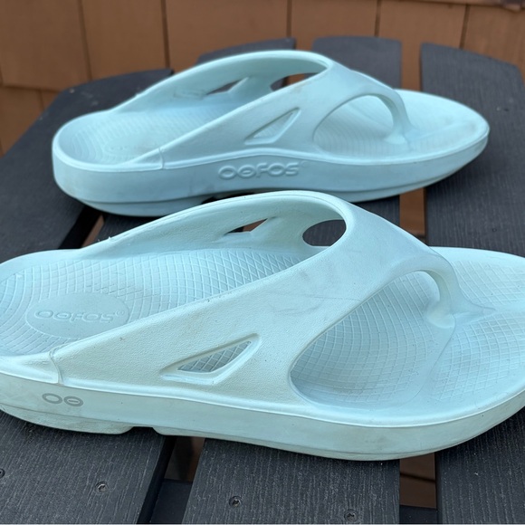 OOFOS Shoes - OOFOS Unisex Flip Flop Recovery Sandals